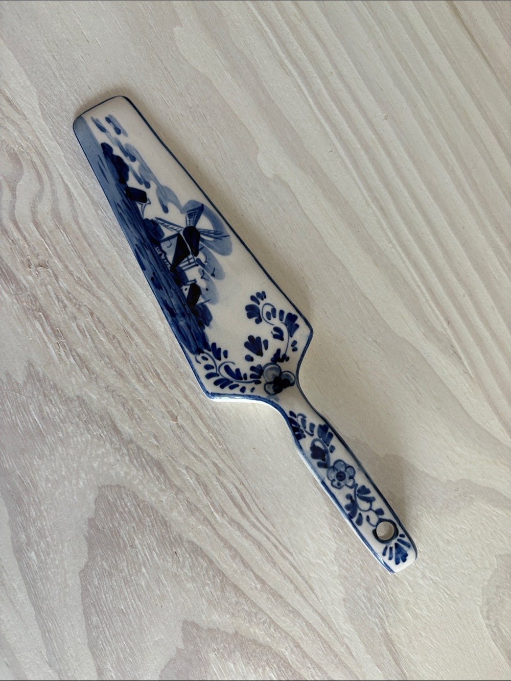 Vintage Delft Style Blue and White 9" Ceramic Pie or Cake Server